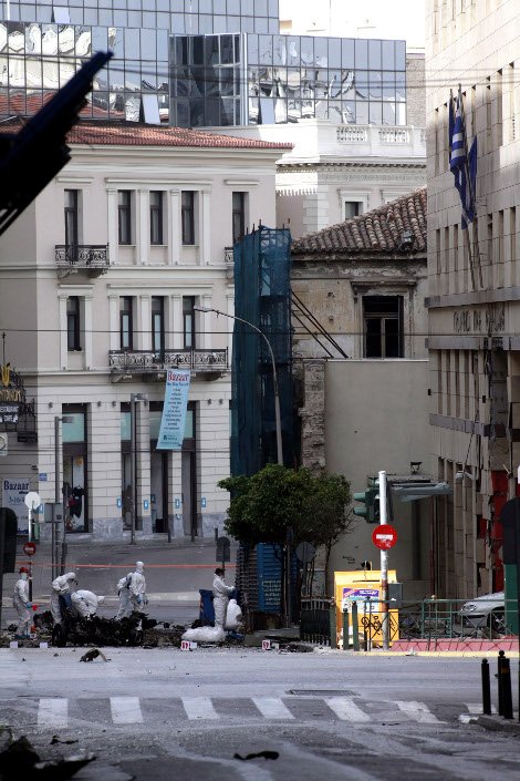 Δείτε πώς έγινε το κτίριο της Τράπεζας της Ελλάδος από την έκρηξη του παγιδευμένου αυτοκινήτου [εικόνες] | iefimerida.gr 17
