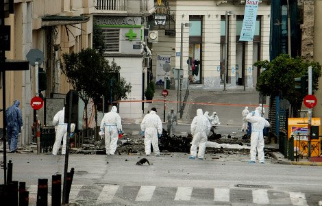 Δείτε πώς έγινε το κτίριο της Τράπεζας της Ελλάδος από την έκρηξη του παγιδευμένου αυτοκινήτου [εικόνες] | iefimerida.gr 5