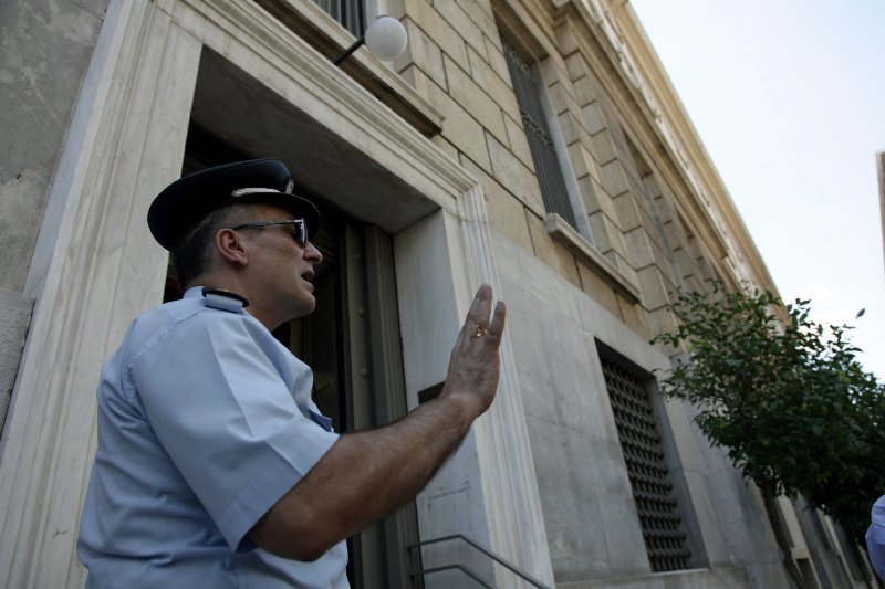 «Ντου» του Ρουβίκωνα στην Τράπεζα της Ελλάδος [εικόνες] | iefimerida.gr 3