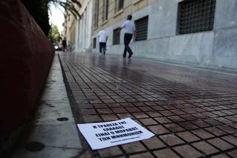 «Ντου» του Ρουβίκωνα στην Τράπεζα της Ελλάδος [εικόνες] | iefimerida.gr 2