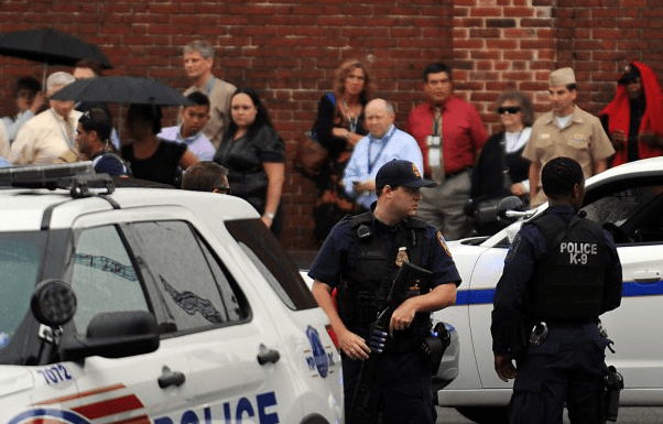 Συναγερμός σε βάση του Ναυτικού στην Ουάσιγκτον – 12 νεκροί, αρκετοί τραυματίες από πυρά αγνώστων [εικόνες] | iefimerida.gr 1