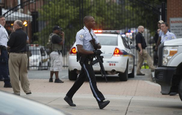 Συναγερμός σε βάση του Ναυτικού στην Ουάσιγκτον – 12 νεκροί, αρκετοί τραυματίες από πυρά αγνώστων [εικόνες] | iefimerida.gr 5