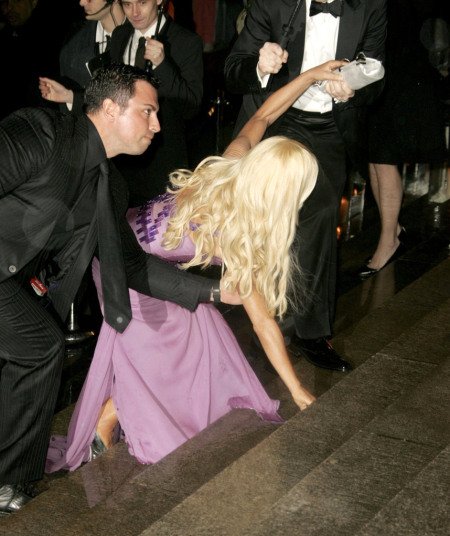 Διάσημοι «τρώνε» τα μούτρα τους - Τούμπες που έγραψαν ιστορία [εικόνες] | iefimerida.gr 16