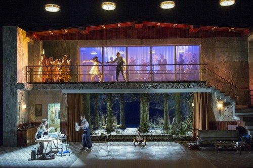 Η Μήδεια που καπνίζει και φορά σέξι t-shirt, συγκλόνισε το Λονδίνο και «έρχεται» την Πέμπτη στο Μέγαρο Μουσικής [εικόνες] | iefimerida.gr 1