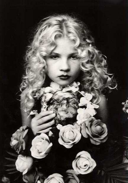 Ηθοποιός μήνυσε την μάνα της επειδή την φωτογράφισε στα 11 της στο Playboy [βίντεο]  | iefimerida.gr 1