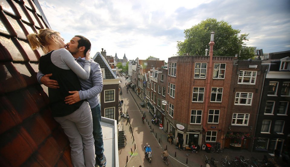 Εκατό φιλιά από όλο τον κόσμο -Ενα μοναδικό ταξίδι με «οδηγό» τις ιστορίες αγάπης [εικόνες] | iefimerida.gr 4