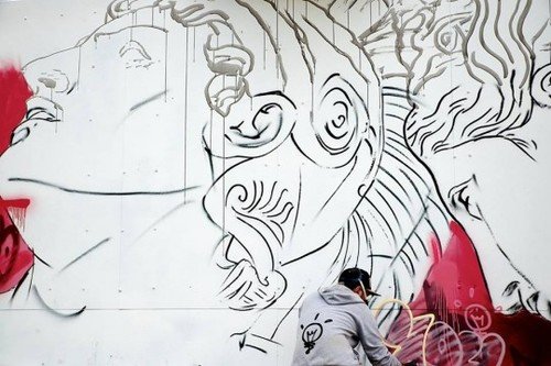 Ξαφνικά οι δρόμοι στο Βέλγιο γέμισαν με θεούς των αρχαίων Ελλήνων [εικόνες] | iefimerida.gr 3