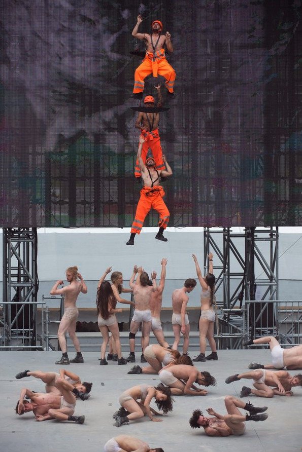 Φιέστα αλά έναρξη Ολυμπιακών για τα εγκαίνια του έργου του αιώνα -Του τούνελ που διαπερνά τις Αλπεις [εικόνες & βίντεο] | iefimerida.gr 3