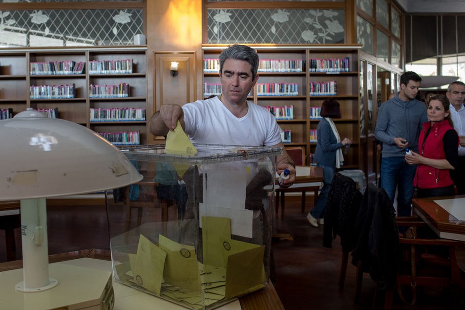 Η οριακή νίκη Ερντογάν αλλάζει τα δεδομένα -Δεν θα γίνουν πρόωρες εκλογές | iefimerida.gr 1