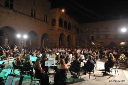 Η Ελληνοτουρκική Ορχήστρα με τους 60 μουσικούς -Κάνουν πρόβες κάθε καλοκαίρι [εικόνες] | iefimerida.gr 4