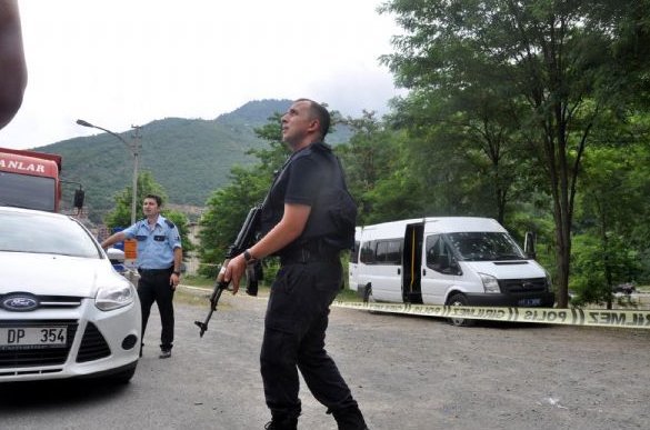 Κρυφός εμφύλιος στην Τουρκία: Δύο νεκροί μετά από επίθεση ενόπλων σε αστυνομικό τμήμα στην Τουρκία [εικόνες] | iefimerida.gr 2