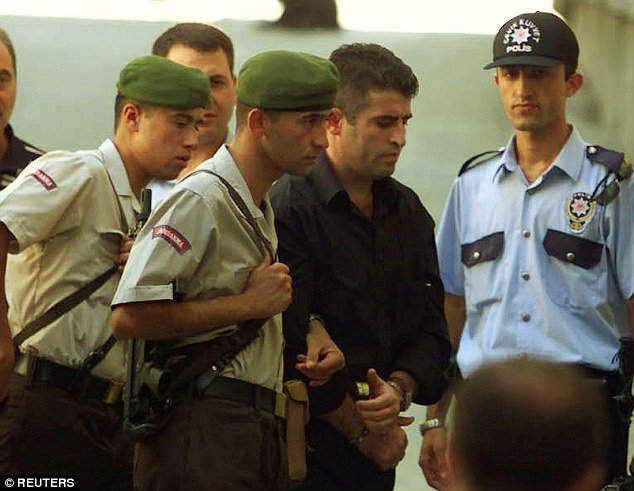 Τούρκος που σκότωσε αγοράκι από τη Σκωτία δολοφονήθηκε στον γάμο του, έξι μέρες μετά την αποφυλάκισή του [εικόνες] | iefimerida.gr 1