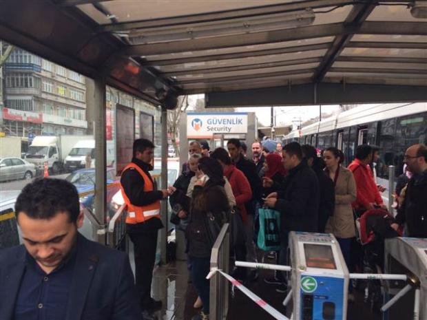 Γενικό μπλακ άουτ σε 44 περιοχές στην Τουρκία: Ο Νταβούτογλου μιλά και για τρομοκρατία [εικόνες & βίντεο] | iefimerida.gr 9