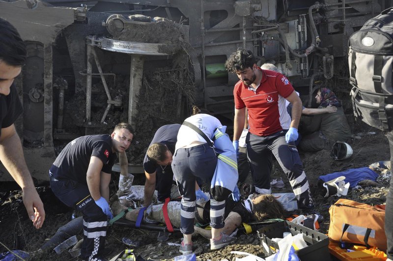 Τουρκία: Στους 24 οι νεκροί από τον εκτροχιασμό τρένου -Πολλοί τραυματίες | iefimerida.gr 2
