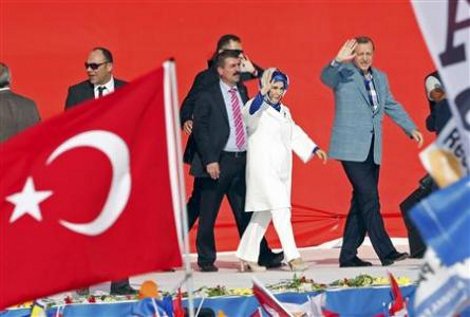 Ο Ερντογάν βρυχάται : Επίδειξη δύναμης στην ομιλία του την ώρα που η αστυνομία έπνιγε την Πόλη στα χημικά [εικόνες] | iefimerida.gr 2