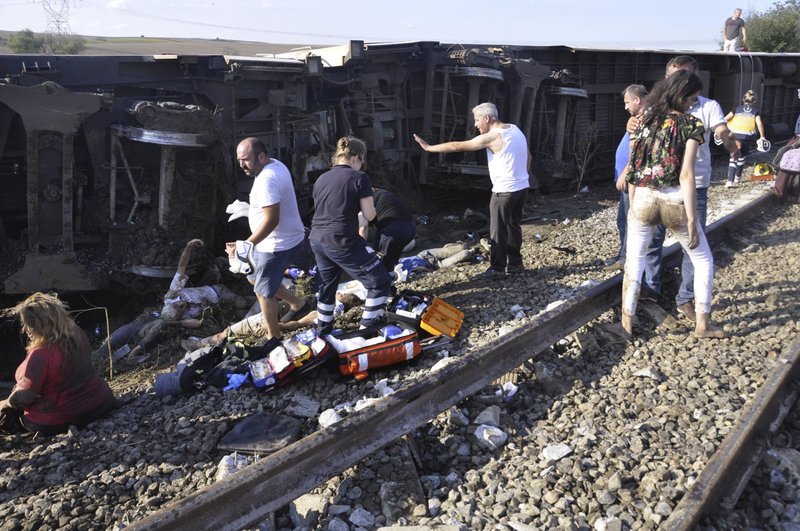Τουρκία: Στους 24 οι νεκροί από τον εκτροχιασμό τρένου -Πολλοί τραυματίες | iefimerida.gr 1