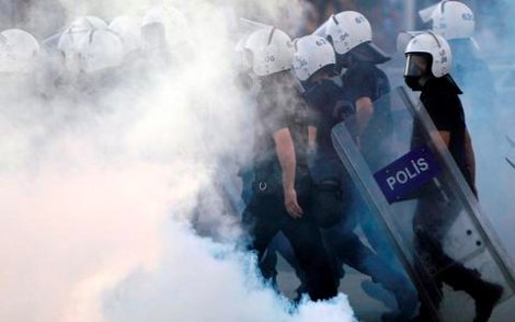 Ο Ερντογάν βρυχάται : Επίδειξη δύναμης στην ομιλία του την ώρα που η αστυνομία έπνιγε την Πόλη στα χημικά [εικόνες] | iefimerida.gr 6