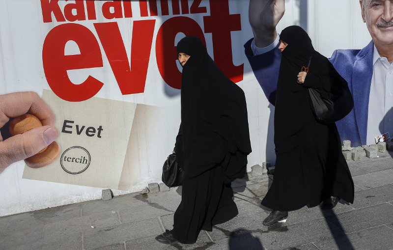 Τουρκία: Μάχη στήθος με στήθος στο δημοψήφισμα δείχνουν οι δημοσκοπήσεις | iefimerida.gr 0
