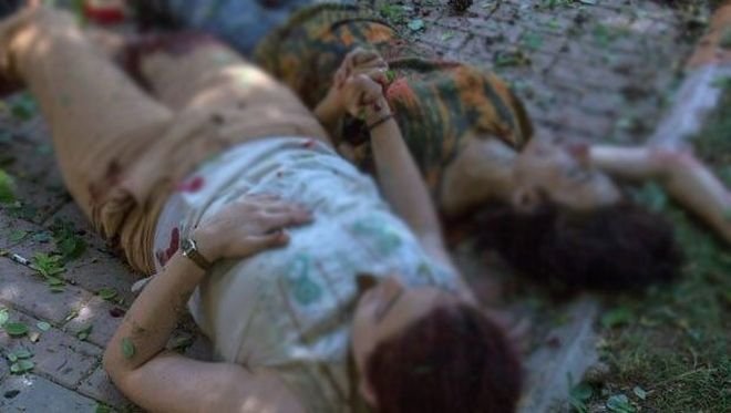 Συγκλονίζει η γυναίκα-σύμβολο κατά της τρομοκρατίας: Κρατούσε το χέρι της νεκρής φίλης της μετά την επίθεση στην Τουρκία [εικόνα & βίντεο] | iefimerida.gr 0