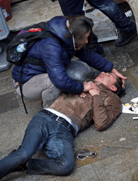 Eικόνα σοκ από τις διαδηλώσεις στην Τουρκία κάνει το γύρο του κόσμου -Ακρότητες από την τουρκική αστυνομία [εικόνες] | iefimerida.gr 4