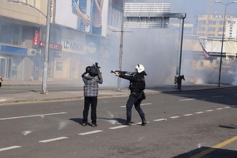 Eικόνα σοκ από τις διαδηλώσεις στην Τουρκία κάνει το γύρο του κόσμου -Ακρότητες από την τουρκική αστυνομία [εικόνες] | iefimerida.gr 0