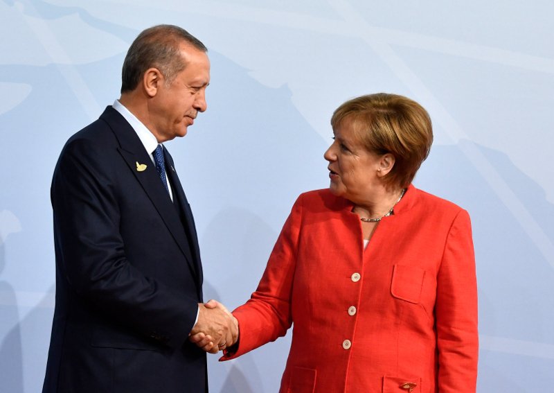 Ο Τραμπ έθεσε στον Πούτιν θέμα ρωσικής ανάμειξης στις εκλογές των ΗΠΑ -Το αρνήθηκε ο Ρώσος πρόεδρος [εικόνες & βίντεο] | iefimerida.gr 20