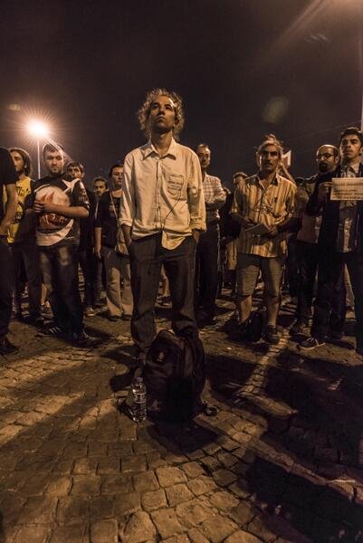 Βραβεύουν τον «άνδρα που στεκόταν» στην πλατεία Ταξίμ [εικόνες] | iefimerida.gr 1