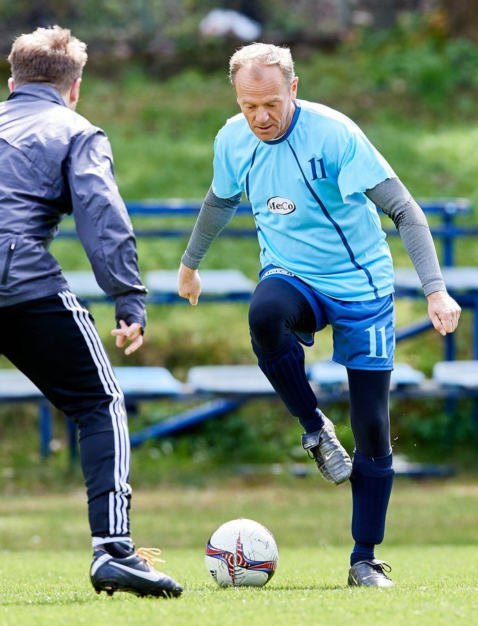 Ο Τουσκ γιόρτασε τα 60ά του γενέθλια παίζοντας ποδόσφαιρο [εικόνες] | iefimerida.gr 3