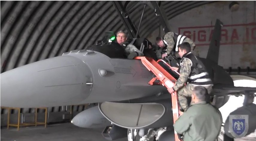 Απίστευτη πρόκληση: Ο αρχηγός της τουρκικής αεροπορίας μπήκε στον ελληνικό εναέριο χώρο με 8 μαχητικά [εικόνες&βίντεο] | iefimerida.gr 2