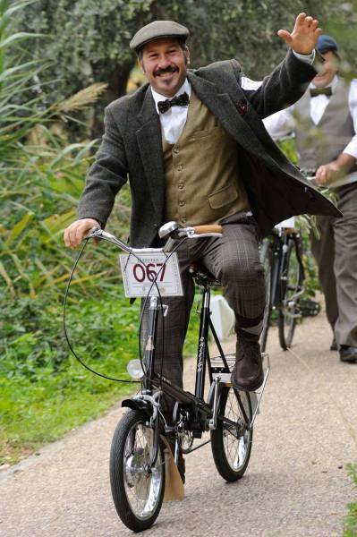 Νέο Tweed Run ποδηλάτου στις Σπέτσες στις 28 Μαρτίου [εικόνες] | iefimerida.gr 7