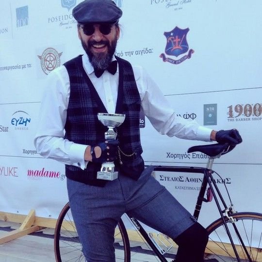 Νέο Tweed Run ποδηλάτου στις Σπέτσες στις 28 Μαρτίου [εικόνες] | iefimerida.gr 12