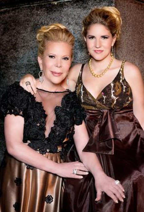 Χριστίνα Δοδέρο: Η μοναδική βαφτισιμιά της Χριστίνας Ωνάση παντρεύεται με τις ευλογίες του πάπα Φραγκίσκου -Το αστείο περιστατικό με τις ψείρες και ο διαμαντένιος σταυρός της νονάς της [εικόνες] | iefimerida.gr 3