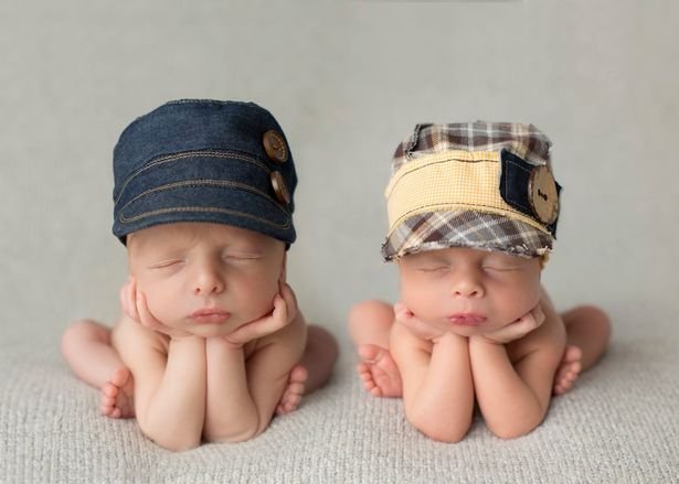Τα νεογέννητα δίδυμα που λιώνουν το διαδίκτυο [εικόνες] | iefimerida.gr 1
