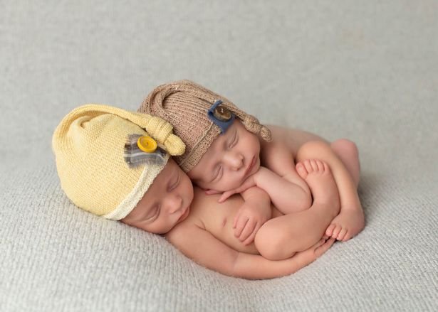 Τα νεογέννητα δίδυμα που λιώνουν το διαδίκτυο [εικόνες] | iefimerida.gr 3