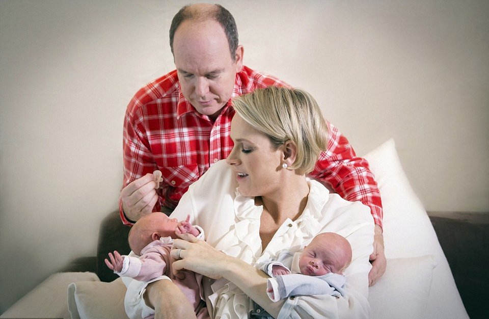 Αυτά είναι τα νέα βασιλικά μωρά -Οι πρώτες φωτογραφίες των διδύμων του Μονακό [εικόνες] | iefimerida.gr 4