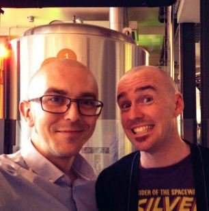 Βρετανός γνωρίζει από κοντά έναν-έναν τους 120.000 εικονικούς του φίλους στο Twitter [εικόνες] | iefimerida.gr 3