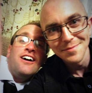 Βρετανός γνωρίζει από κοντά έναν-έναν τους 120.000 εικονικούς του φίλους στο Twitter [εικόνες] | iefimerida.gr 4