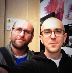 Βρετανός γνωρίζει από κοντά έναν-έναν τους 120.000 εικονικούς του φίλους στο Twitter [εικόνες] | iefimerida.gr 0