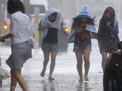 Ισχυρός τυφώνας πλησιάζει τη Νότια Ιαπωνία -190.000 άνθρωποι πρέπει να εγκαταλείψουν τα σπίτια τους [Εικόνες] | iefimerida.gr 1