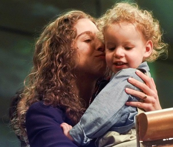 O «καυτός» ανιψιός της Χίλαρι Κλίντον, νέο ατού για τις εκλογές [εικόνες] | iefimerida.gr 7