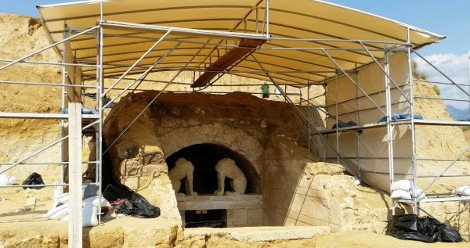 «Σημαντικό πρόσωπο» στον τάφο της Αμφίπολης -Αγώνας δρόμου για τη συντήρηση του μνημείου | iefimerida.gr 3