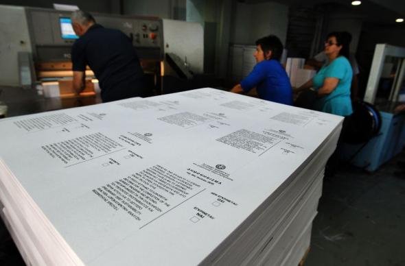 Δουλεύουν μέρα νύχτα στο Εθνικό Τυπογραφείο για να τυπώσουν τα ψηφοδέλτια του δημοψηφίσματος [εικόνες] | iefimerida.gr 3