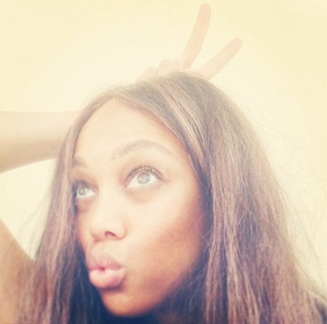 Η Τάιρα Μπανκς χωρίς μέικ απ μας δείχνει γιατί θεωρείται μια από τις ομορφότερες γυναίκες του κόσμου [εικόνα] | iefimerida.gr 0