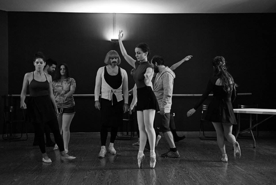 Η παράσταση της Λένας Κιτσοπούλου είναι και πάλι ακατάλληλη για ανήλικο κοινό [εικόνες]  | iefimerida.gr 0