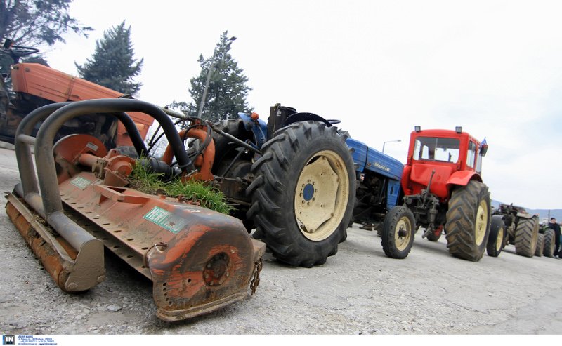 Οι αγρότες στους δρόμους: Εκλεισαν για 2 ώρες την Κορίνθου-Πατρών -Απίστευτη ταλαιπωρία και ουρές [εικόνες] | iefimerida.gr 9