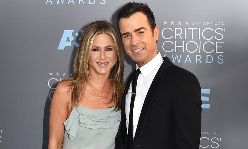 Εξαλλη η Ανιστον: Eπιασε στα πράσα τον άνδρα της να μιλά με την πρώην του [εικόνες]  | iefimerida.gr 5