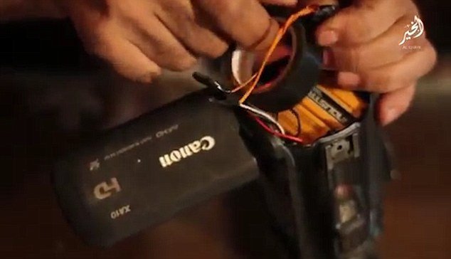 Νέα φρίκη από τους τζιχαντιστές -Εκτελούν δημοσιογράφους με παγιδευμένες κάμερες [εικόνες & βίντεο]  | iefimerida.gr 1