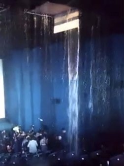 Ταβάνι καταπλάκωσε θεατές σε σινεμά στις Φιλιππίνες – Εξι τραυματίες [εικόνες&βίντεο]  | iefimerida.gr 1