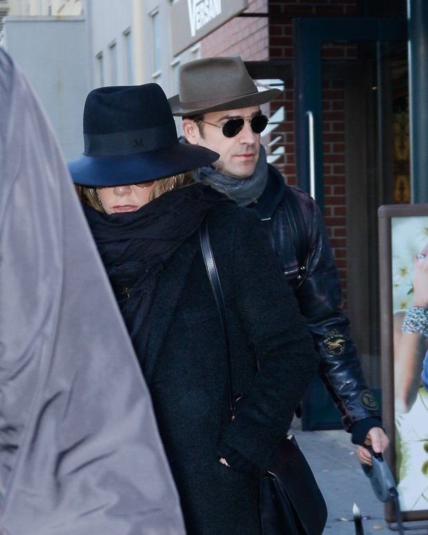 Aνιστον-Θερού: Καυτά φιλιά στη μέση του δρόμου [εικόνες]  | iefimerida.gr 3