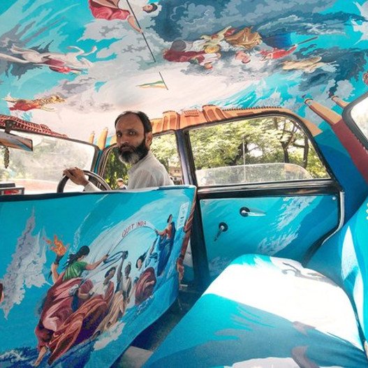 Ταξί έργα τέχνης -Καλλιτέχνες μετατρέπουν το εσωτερικό τους σε πίνακες [εικόνες]  | iefimerida.gr 1